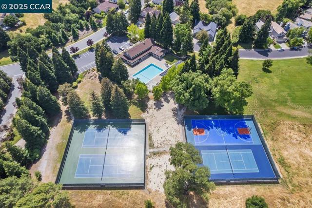 1666 Brush Creek Pl, Danville CA: https://media.crmls.org/mediaz/c77868cd-fdb9-4517-b96f-7f7d4c230981.jpg