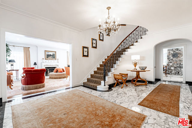 165 N Las Palmas Avenue, Los Angeles CA: https://media.crmls.org/mediaz/c778698b-9217-43bc-8573-7e3afd366079.jpg