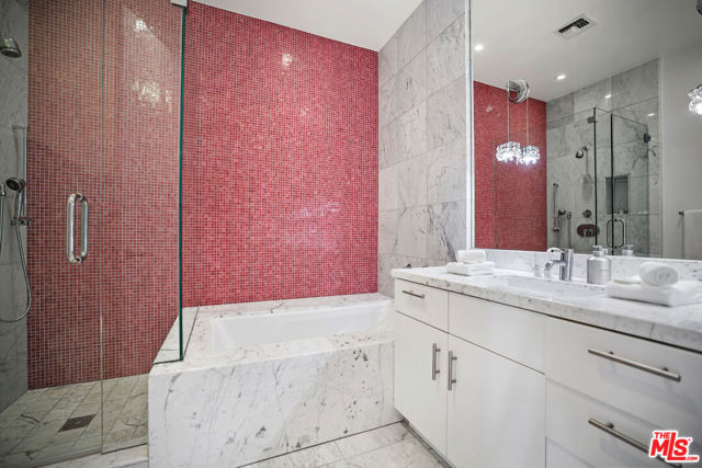 27454 Winding Way, Malibu CA: https://media.crmls.org/mediaz/c778d797-d7da-48a2-b7e6-e9e240d968db.jpg