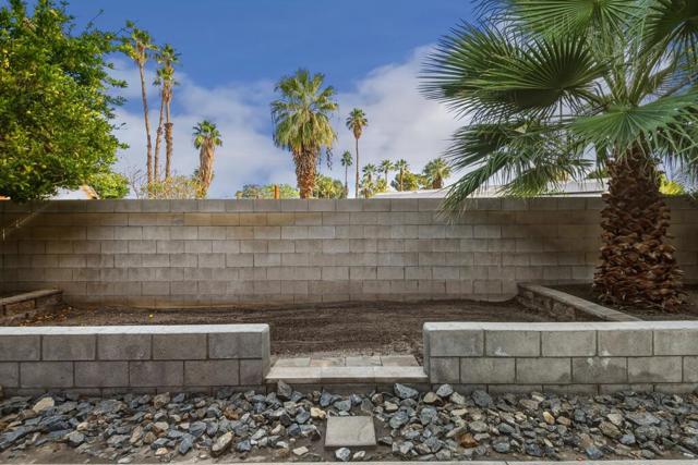 43240 Virginia Avenue, Palm Desert CA: https://media.crmls.org/mediaz/c778f18e-50ba-4c21-8352-2584cba27212.jpg
