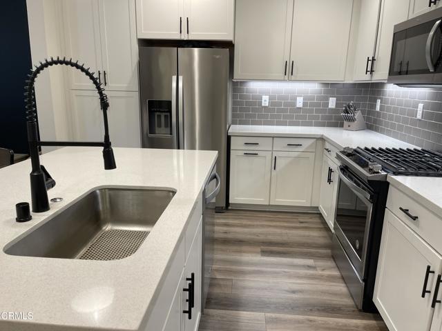 Detail Gallery Image 19 of 67 For 130 Farmhouse Dr #2,  Simi Valley,  CA 93065 - 3 Beds | 2/1 Baths