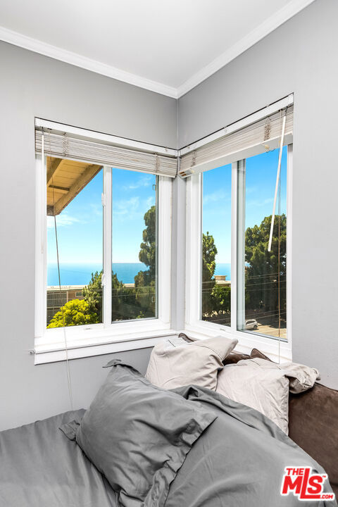 2223 Mcrae Drive, San Pedro CA: https://media.crmls.org/mediaz/c7799c9f-cdcf-463c-9317-46d52c7a3cf3.jpg