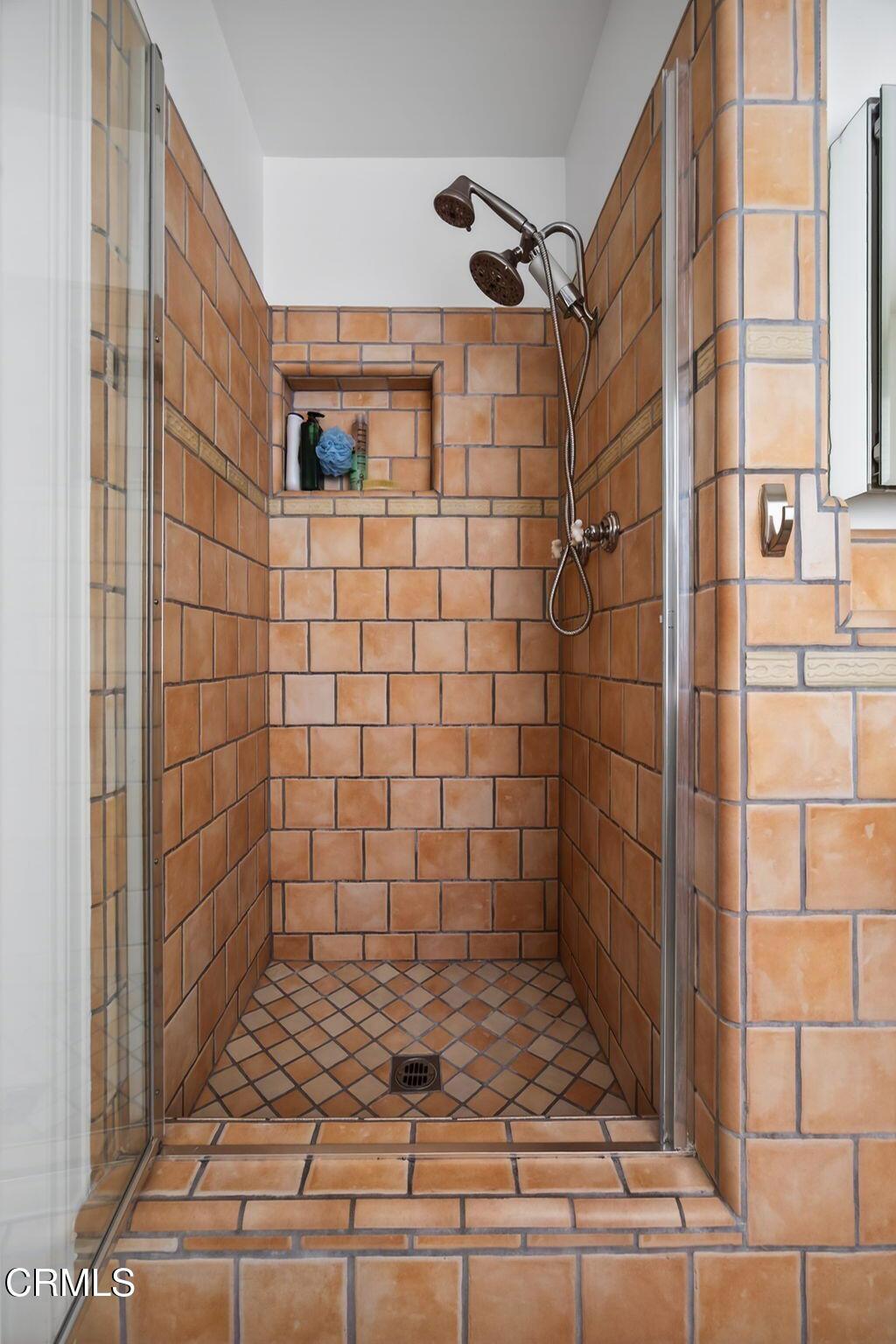 https://media.crmls.org/mediaz/c779e549-d8c2-43de-8b98-e284301634eb.jpg?preset=X-Large