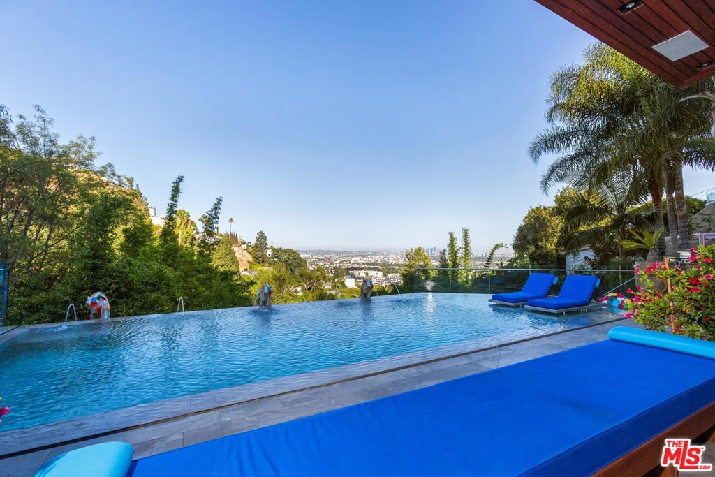 8356 SUNSET VIEW Drive, Los Angeles, CA 90069