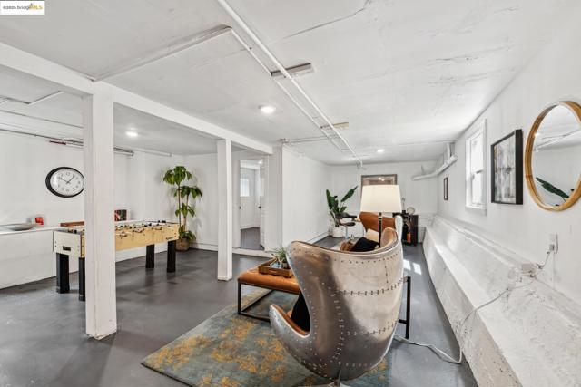 Image 37 of 59 For 934 Apgar St
