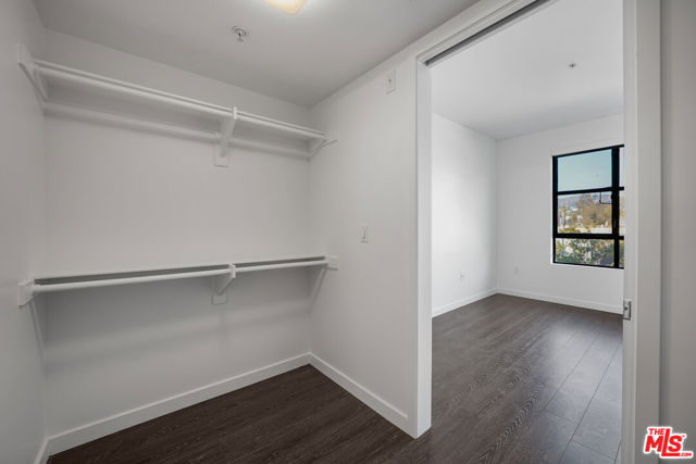 5800 Harold Way, Los Angeles CA: https://media.crmls.org/mediaz/c77b025b-fb13-4885-9ccc-0b7bfb3d380e.jpg