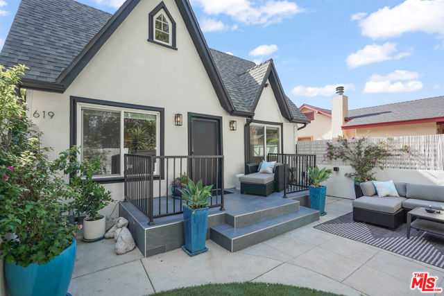 617 Westmount Drive, West Hollywood CA: https://media.crmls.org/mediaz/c77b1d6f-2058-4c1f-92f6-ba37c4423ed4.jpg