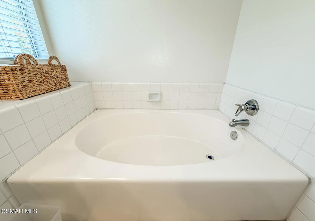 https://media.crmls.org/mediaz/c77b8f84-3d6b-4394-9052-bd63e08b18a9.jpg?preset=X-Large