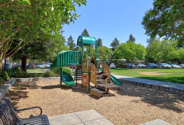 150 Holly Court, Mountain View CA: https://media.crmls.org/mediaz/c77b98be-c5fc-4c54-a638-59c627570c04.jpg