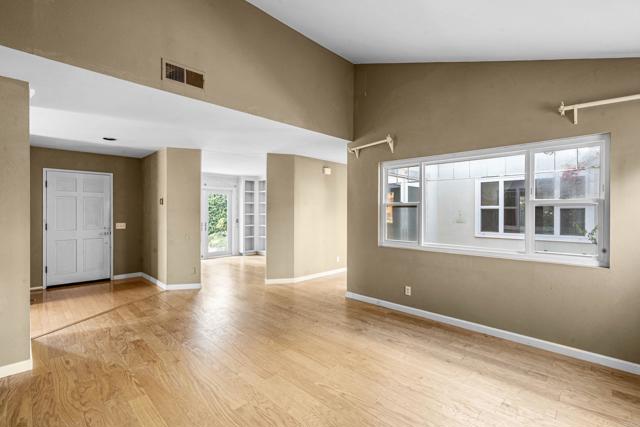 Detail Gallery Image 7 of 12 For 2043 Rue De La Montagne, Oceanside,  CA 92054 - 3 Beds | 2 Baths