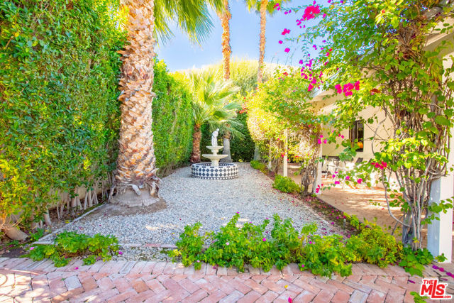 148 W Camino Descanso, Palm Springs CA: https://media.crmls.org/mediaz/c77c6fd4-9b75-4c5e-8dde-d2253fbef4fd.jpg