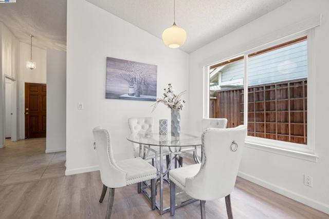 139 Justin Cir, Alameda CA: https://media.crmls.org/mediaz/c77c9345-0aaf-4123-9f7e-e676fdb39d29.jpg