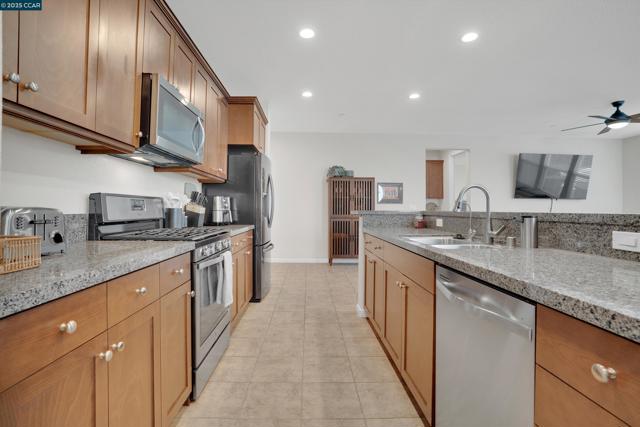 8275 Brookhaven Cir, Discovery Bay CA: https://media.crmls.org/mediaz/c77c961e-563d-4598-9877-639f35a6ab65.jpg