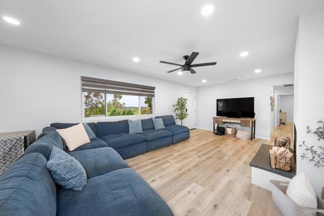 Detail Gallery Image 4 of 56 For 2442 Sunflower, Vista,  CA 92083 - 3 Beds | 2 Baths
