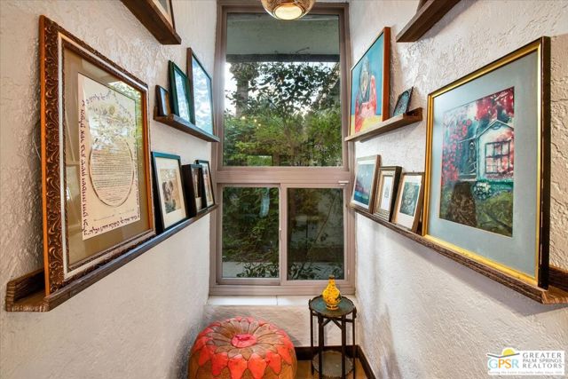 45864 Shadow Mountain Drive, Palm Desert CA: https://media.crmls.org/mediaz/c77d08fe-a3a9-474e-ad03-c01476e489e2.jpg