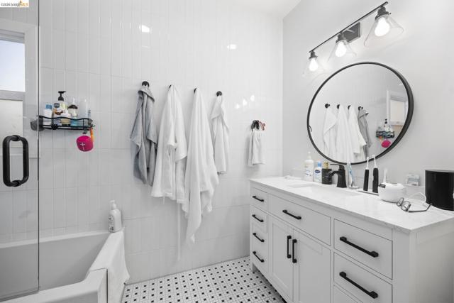 Image 14 of 42 For 4045 Manila Ave