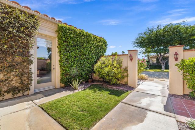 47 Gibraltar Drive, Palm Desert CA: https://media.crmls.org/mediaz/c77eb77e-8b3a-49a6-9dec-7b955ef0c6ed.jpg