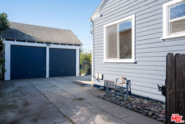 3220 Garden Avenue, Los Angeles CA: https://media.crmls.org/mediaz/c77ed40d-fa93-44bd-bbb1-0caa9b120a39.jpg