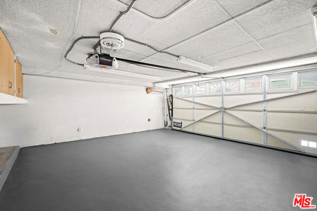 357 S El Camino Drive, Beverly Hills CA: https://media.crmls.org/mediaz/c77ee086-4f74-4090-9cea-a4e403a23445.jpg