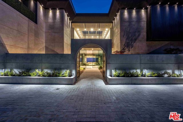 11824 Ellice Street, Malibu CA: https://media.crmls.org/mediaz/c77f140b-784a-4686-92d1-46e094a9665a.jpg