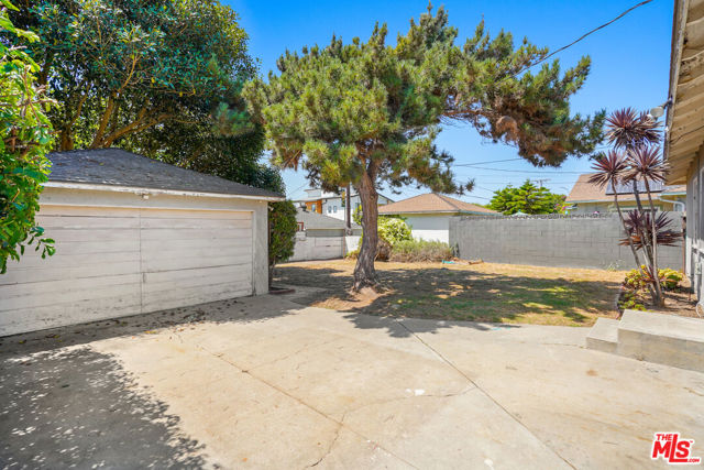 7833 Denrock Avenue, Los Angeles, California 90045, 3 Bedrooms Bedrooms, ,1 BathroomBathrooms,Single Family Residence,For Sale,Denrock,24432031