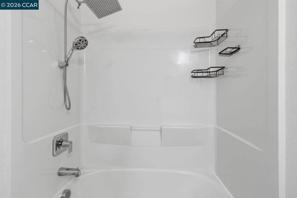 https://media.crmls.org/mediaz/c780e5c0-4b0f-4590-a76b-777aea82e971.jpg?preset=X-Large