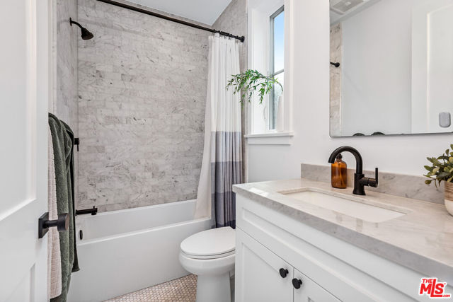 7614 Truxton Avenue, Los Angeles CA: https://media.crmls.org/mediaz/c7811157-97d0-453b-81a5-5e446a2ed154.jpg