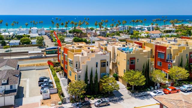 495 S Cleveland St, Oceanside CA: https://media.crmls.org/mediaz/c7811851-0f01-4470-9b3b-290ec98f9a03.jpg
