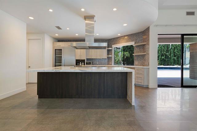 Detail Gallery Image 9 of 22 For 410 Milagrosa Cir, Chula Vista,  CA 91910 - 5 Beds | 4/1 Baths