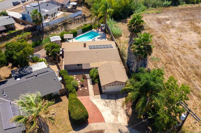 14287 Lolin Ln, Poway CA: https://media.crmls.org/mediaz/c781a241-0a36-438e-be4c-1195c18b3630.jpg