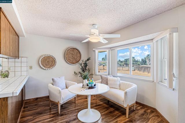 5200 Myrtle Dr, Concord CA: https://media.crmls.org/mediaz/c781a550-c3df-4fd1-bee5-16c3f736cc84.jpg