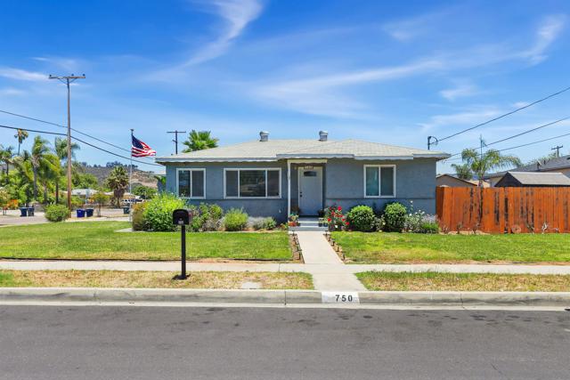 750 Fern St, Escondido CA: https://media.crmls.org/mediaz/c781d566-d1bd-456f-a06c-6bd571d7f448.jpg