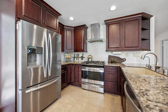 1205 Masterpiece Dr, Oceanside CA: https://media.crmls.org/mediaz/c7824793-a7c9-45e9-93ba-b0f300efd23b.jpg