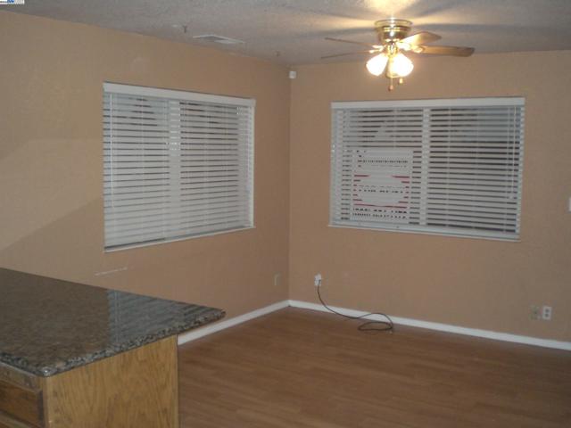 2137 Whitcomb Way, Modesto CA: https://media.crmls.org/mediaz/c7825042-4546-40b1-8f82-3493de776e81.jpg