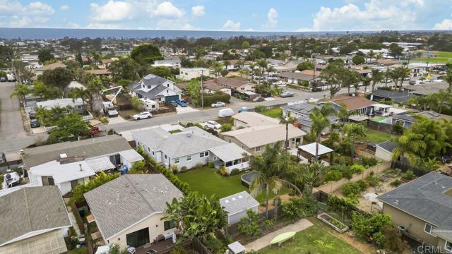 1105 Evergreen Drive, Encinitas CA: https://media.crmls.org/mediaz/c782bb67-9a3b-41aa-b281-a67a90c4118e.jpg