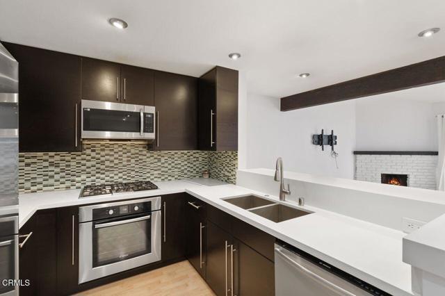 15155 Sherman Way, Van Nuys CA: https://media.crmls.org/mediaz/c783ab32-17da-41f7-8744-76daef28aa29.jpg