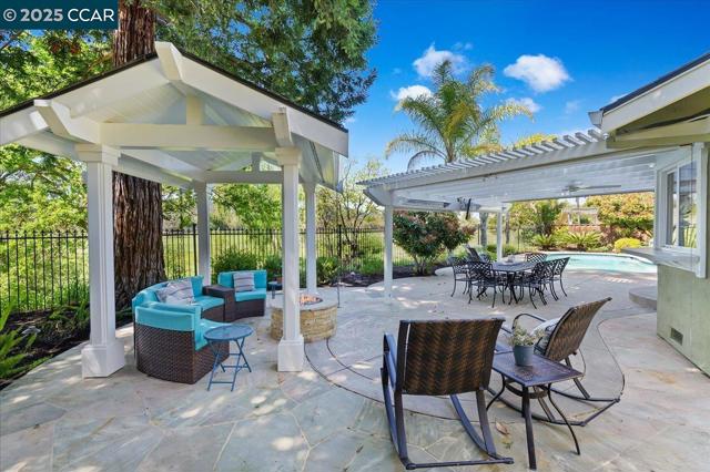 9461 Thunderbird Pl, San Ramon CA: https://media.crmls.org/mediaz/c783c336-4fc0-417c-a200-43dcec0d292c.jpg