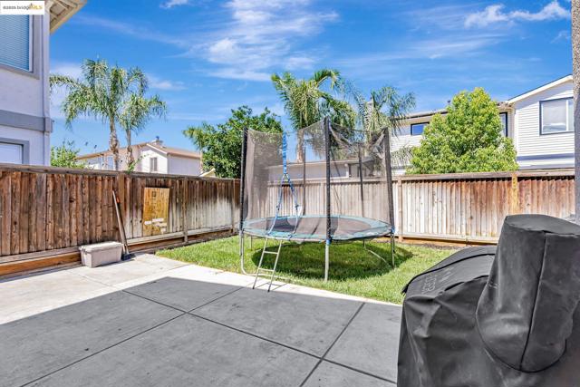 877 Boone Dr, Brentwood CA: https://media.crmls.org/mediaz/c7849ee1-3cc5-42bd-b6d9-65bc3d3d32e1.jpg
