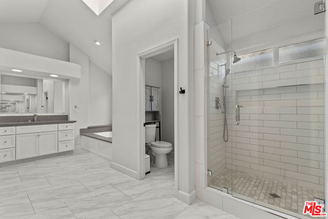4370 Park Monte Nord, Calabasas CA: https://media.crmls.org/mediaz/c7852298-97b5-4ca4-9b7f-5111f7ac47bf.jpg