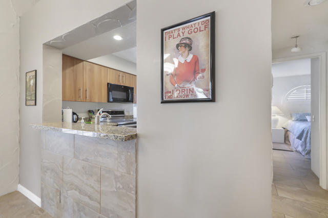 450 Desert Falls N Drive, Palm Desert CA: https://media.crmls.org/mediaz/c78522d0-de42-4842-93ce-b967822bbe27.jpg