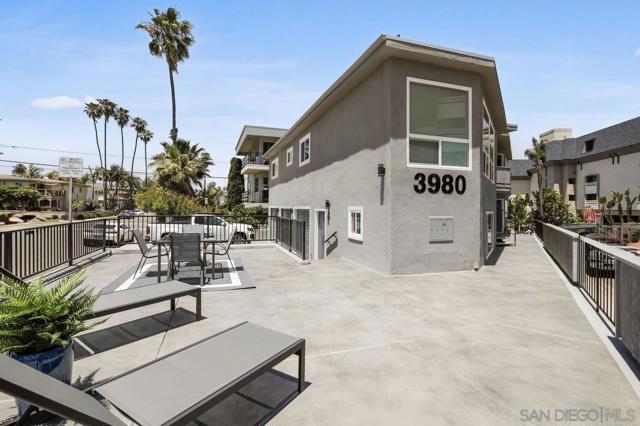 3980 Crown Point Drive, San Diego CA: https://media.crmls.org/mediaz/c7856f1c-b7df-4f9a-815a-43dff1b67e12.jpg