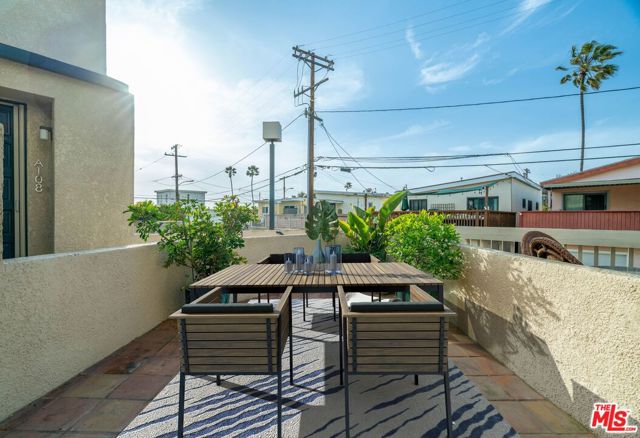 7301 Vista Del Mar, Playa del Rey CA: https://media.crmls.org/mediaz/c785a3d1-813c-4ad5-8310-8c7e037ef028.jpg