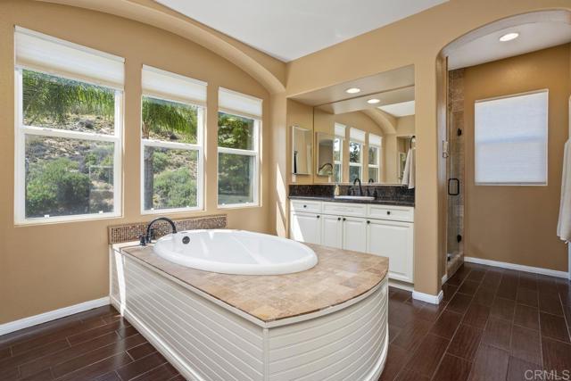 3385 Wild Oak Lane, Escondido CA: https://media.crmls.org/mediaz/c785d2c5-5e43-45fe-b31b-bb12059981df.jpg