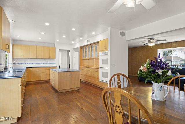12-web-or-mls-UpmarketMedia_577Cort-72