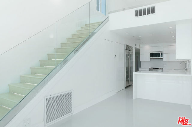 2419 Ocean Front Walk, Venice CA: https://media.crmls.org/mediaz/c7866e6f-83f7-4d33-8590-0f7e9d6d445f.jpg