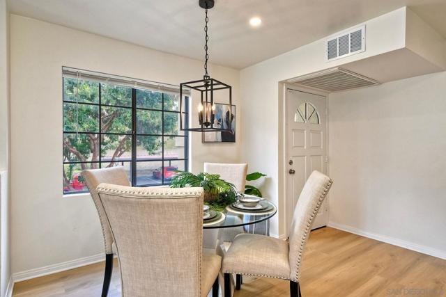 13260 Wimberly Sq, San Diego CA: https://media.crmls.org/mediaz/c786a334-8184-4635-88a7-3c3467cc6e2c.jpg