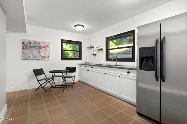 1052 New York Drive, Altadena CA: https://media.crmls.org/mediaz/c786ef10-643d-42ac-8fa2-e94b70259f5a.jpg