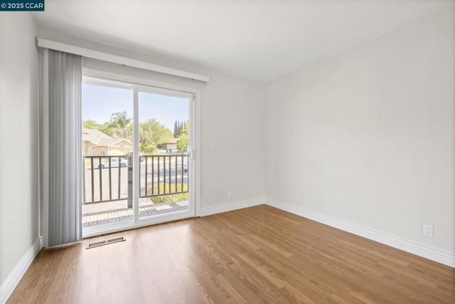 4516 Spring Valley Way, Concord CA: https://media.crmls.org/mediaz/c7874987-25cb-4326-8e4b-c61fa8515c76.jpg