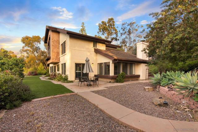1586 Kimberly Woods Dr, El Cajon CA: https://media.crmls.org/mediaz/c78763fd-9692-41e6-bcde-5da8ed4d6eea.jpg