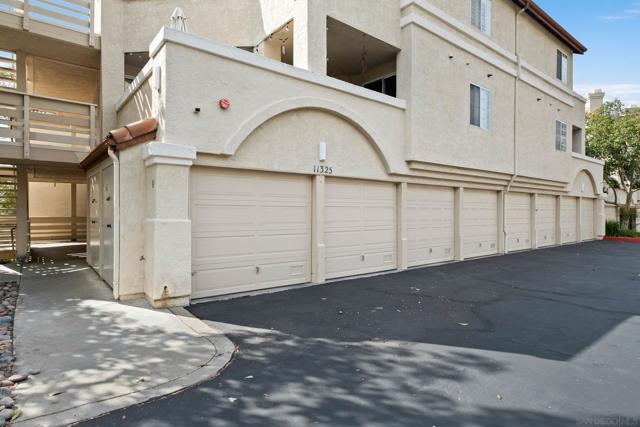 11325 Affinity Ct, San Diego CA: https://media.crmls.org/mediaz/c78782f6-8415-4d64-b43a-af75be69ae0e.jpg